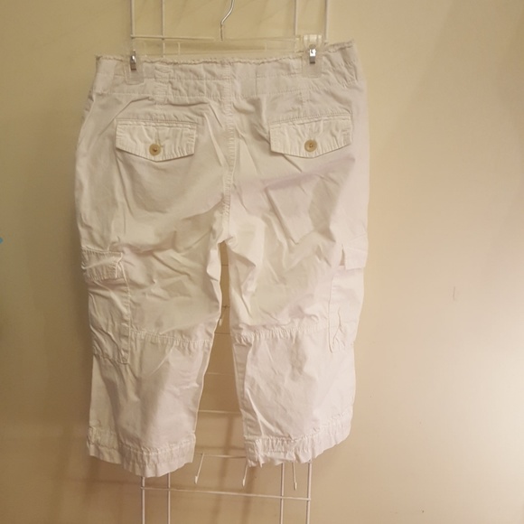 Banana Republic 💙White Cropped Cargo Pants - Picture 2 of 8
